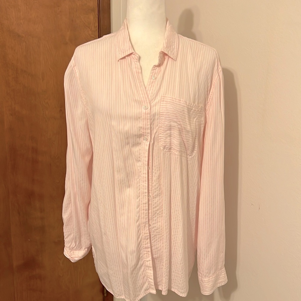 Pink and white beach lounge shirt